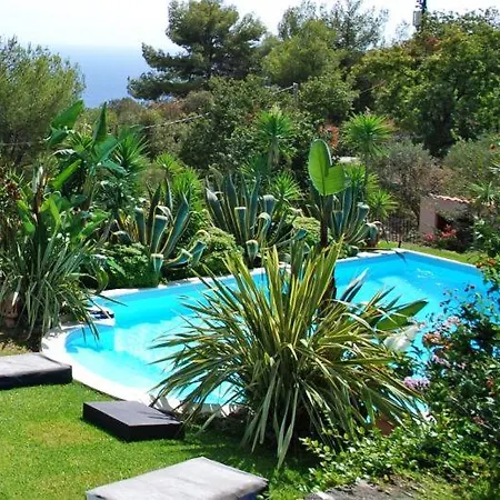 Sleeps 11 Pool Air Con Wifi